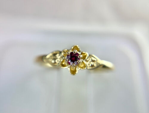 Vintage 14k Yellow Gold Natural Round Red Rhodolite Garnet Small Solitaire Ring