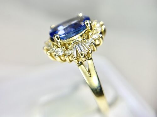 Vintage 14k Yellow Gold Natural Oval Shape Blue Sapphire Diamond Cocktail Ring