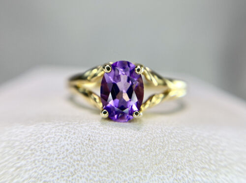 Vintage 14k Yellow Gold Natural Oval Shape Purple Amethyst Solitaire Ring