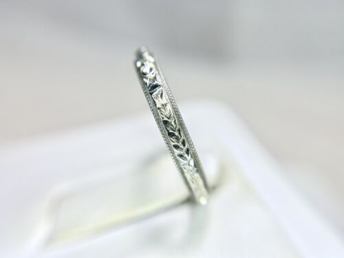 Vintage Art Deco Signed 18k White Gold Engraved Round Wedding Band Ring