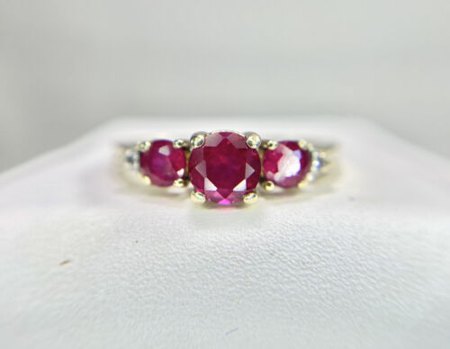 Vintage Estate 10k Yellow Gold Synthetic Red Ruby Round Diamond Classic Ring