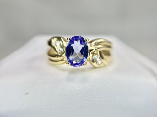 Vintage 14k Yellow Gold Natural Oval Shape Tanzanite Round Diamond Ring