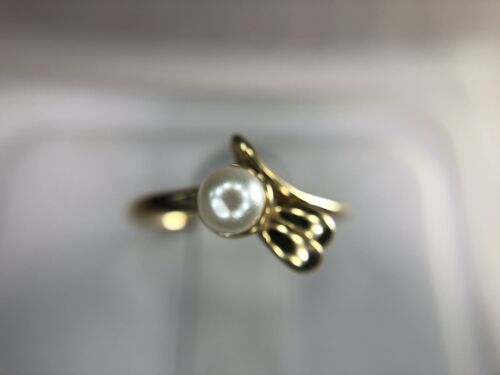 Vintage 10k Yellow Gold Round Cultured White Pearl Small By-Pass Ring