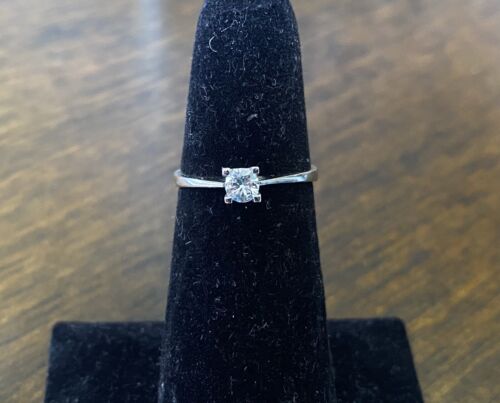 Vintage 18k White Gold Natural Round Brilliant Diamond Solitaire Engagement Ring