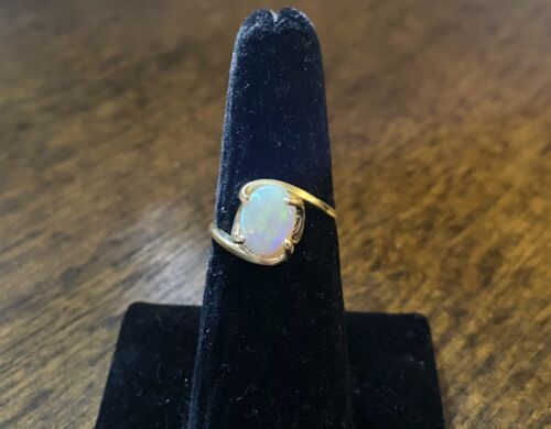 Vintage 14k Yellow Gold Natural Oval Shape Ethiopian Opal Solitaire Bypass Ring