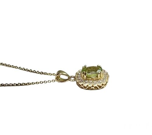 Vintage 14k Yellow Gold Natural Oval Shape Green Peridot Round Diamond Necklace