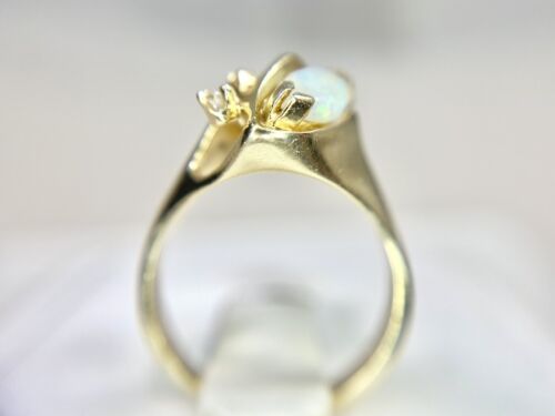 Vintage 14k Yellow Gold Natural Marquise White Opal Round Diamond Ring