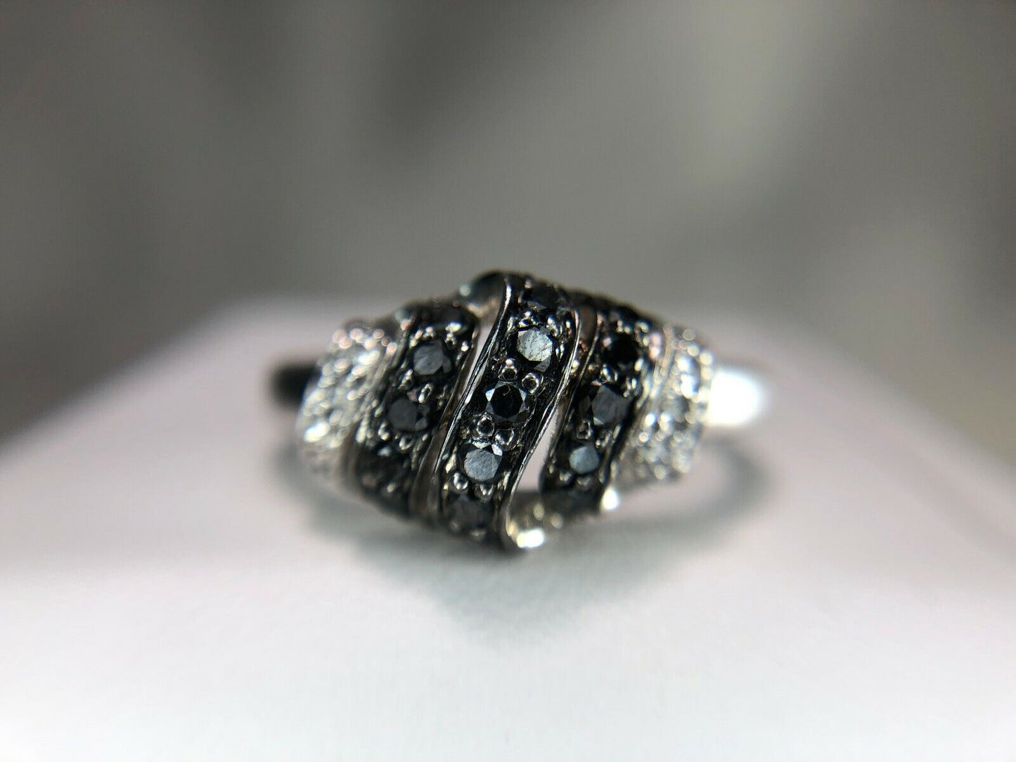 18k White Gold Round Brilliant Black Natural Diamond Cocktial Ring 1/3 Carat