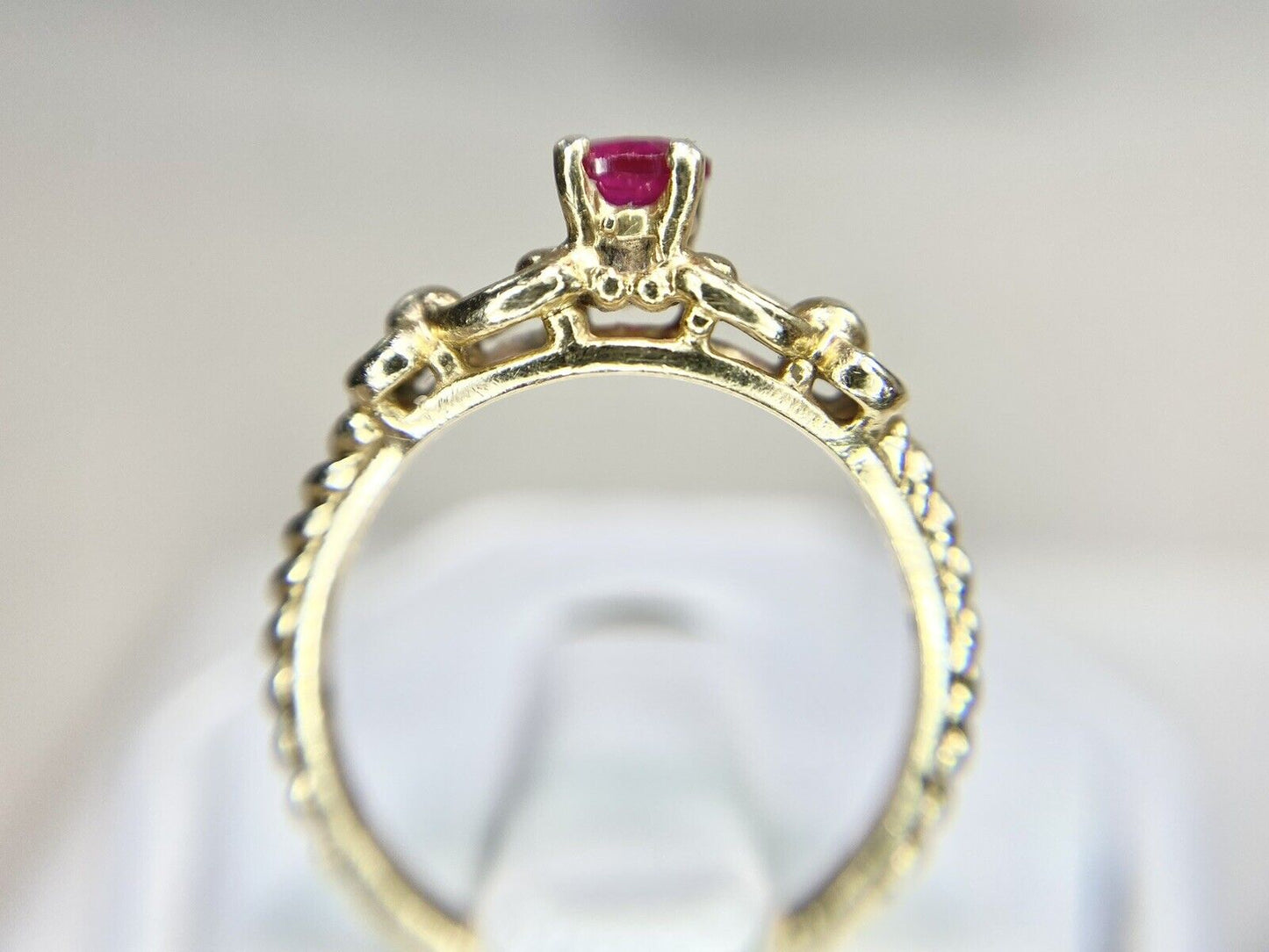 Vintage Retro 14k Yellow Gold Natural Round Red Ruby Small Solitaire Ring