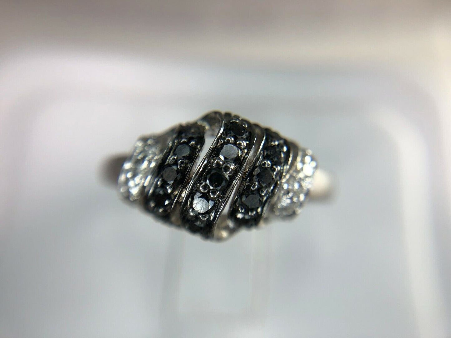 18k White Gold Round Brilliant Black Natural Diamond Cocktial Ring 1/3 Carat