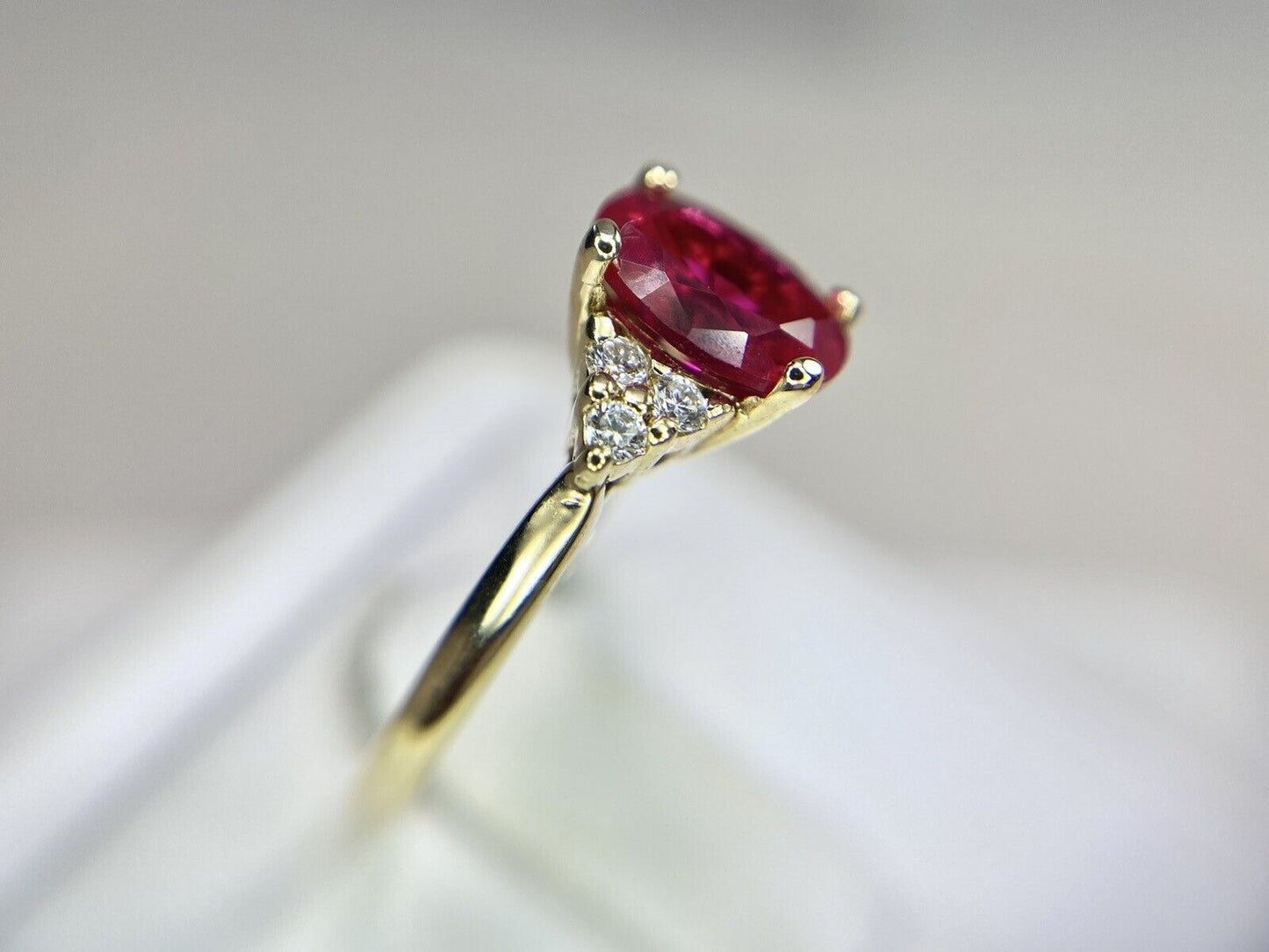 Vintage 14k Yellow Gold Oval Shape Red Ruby Round Classic Diamond Ring