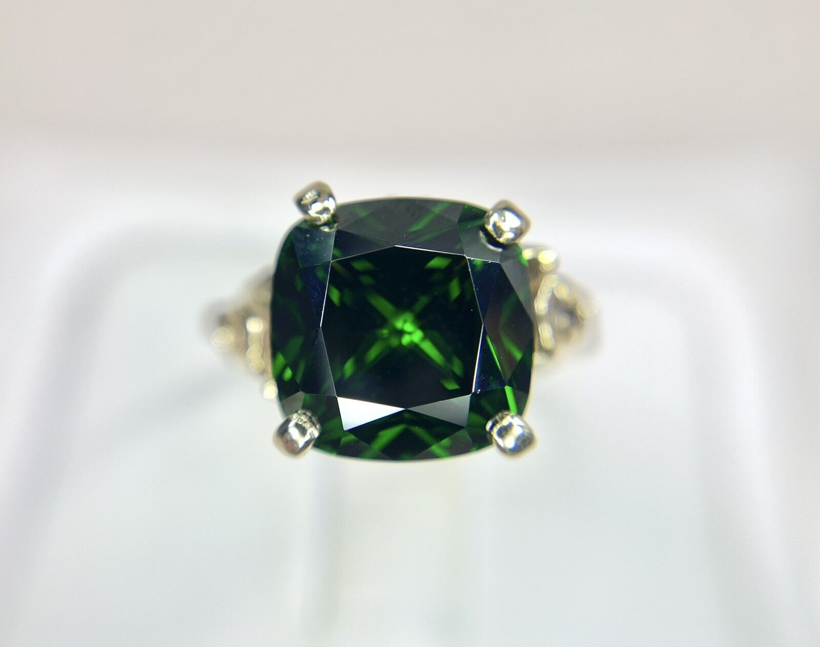 Vintage 10k Yellow Gold Handcrafted Green Tourmaline Solitaire Ring