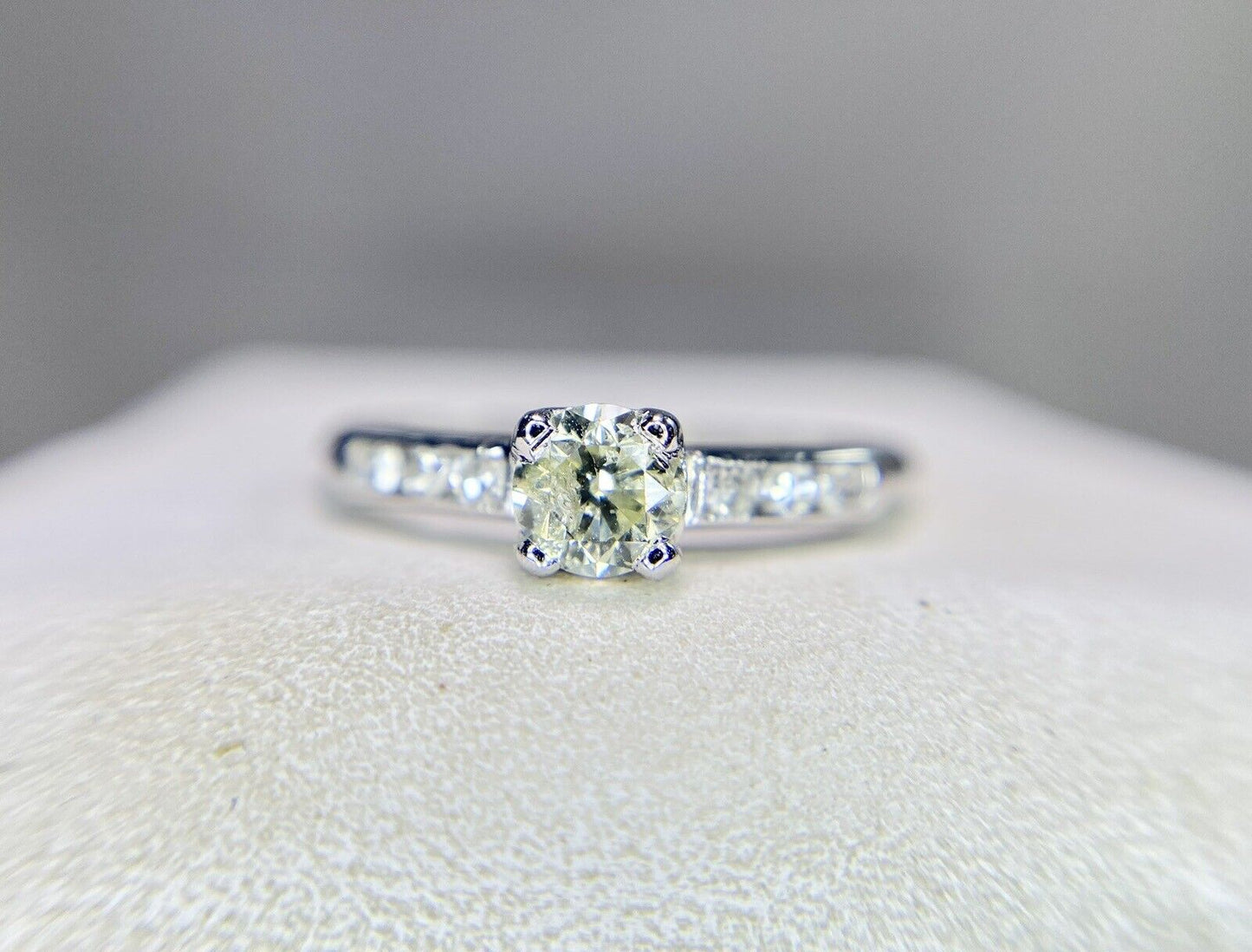 Vintage Art Deco 18k White Gold Natural Round Diamond Engagement Ring