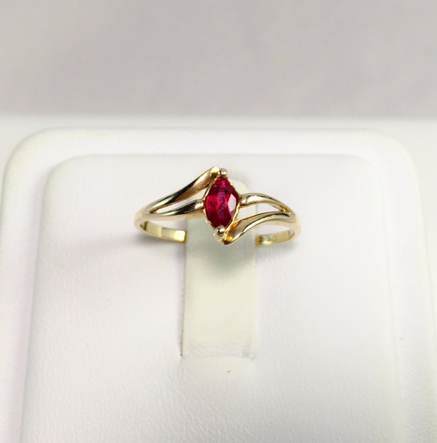 Estate 10k Yellow Gold Marquise Cut Red Pink Tourmaline Solitaire Ring