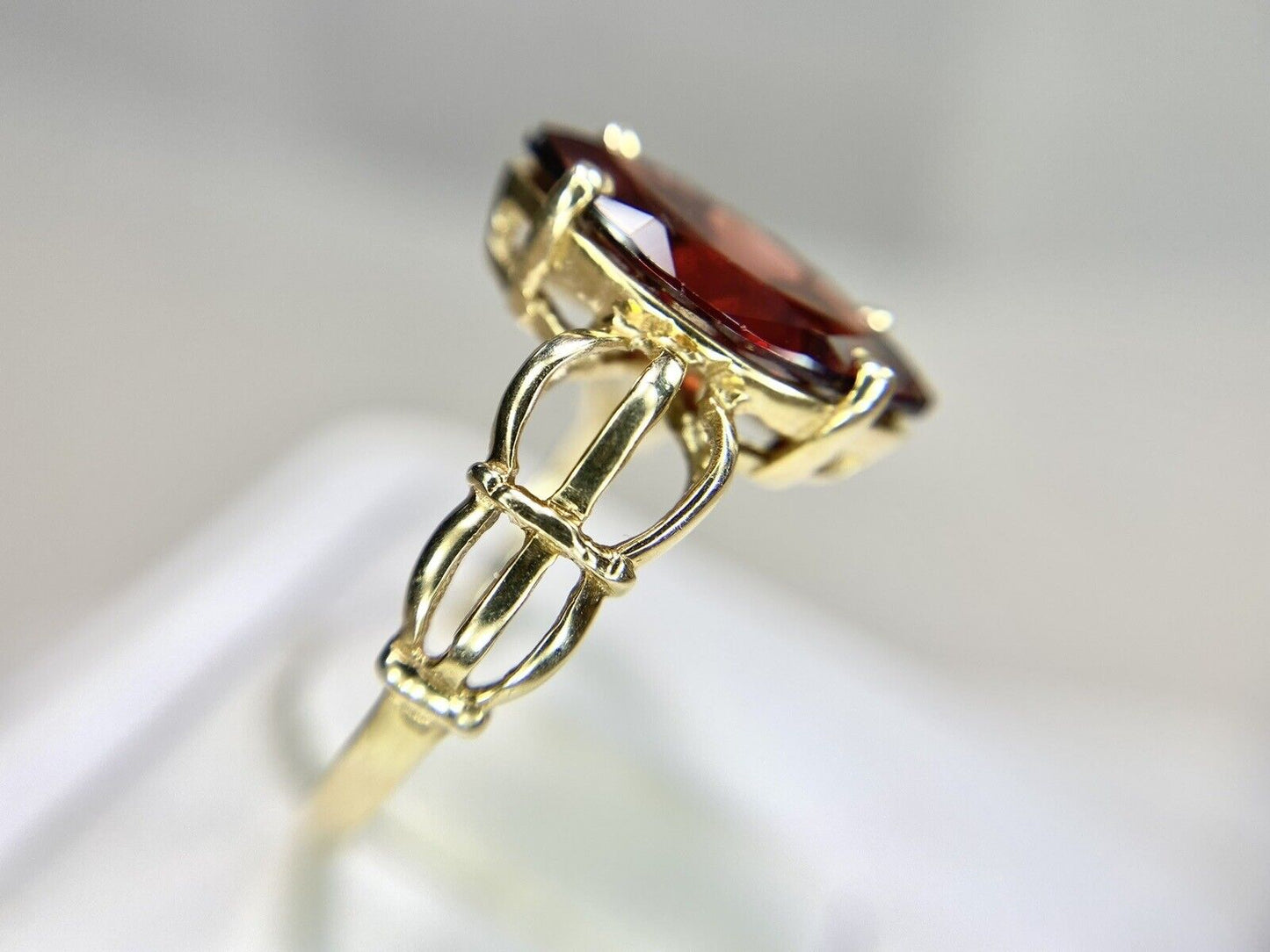 Vintage 14k Yellow Gold Marquise Rhodolite Red Garnet Solitaire Ring