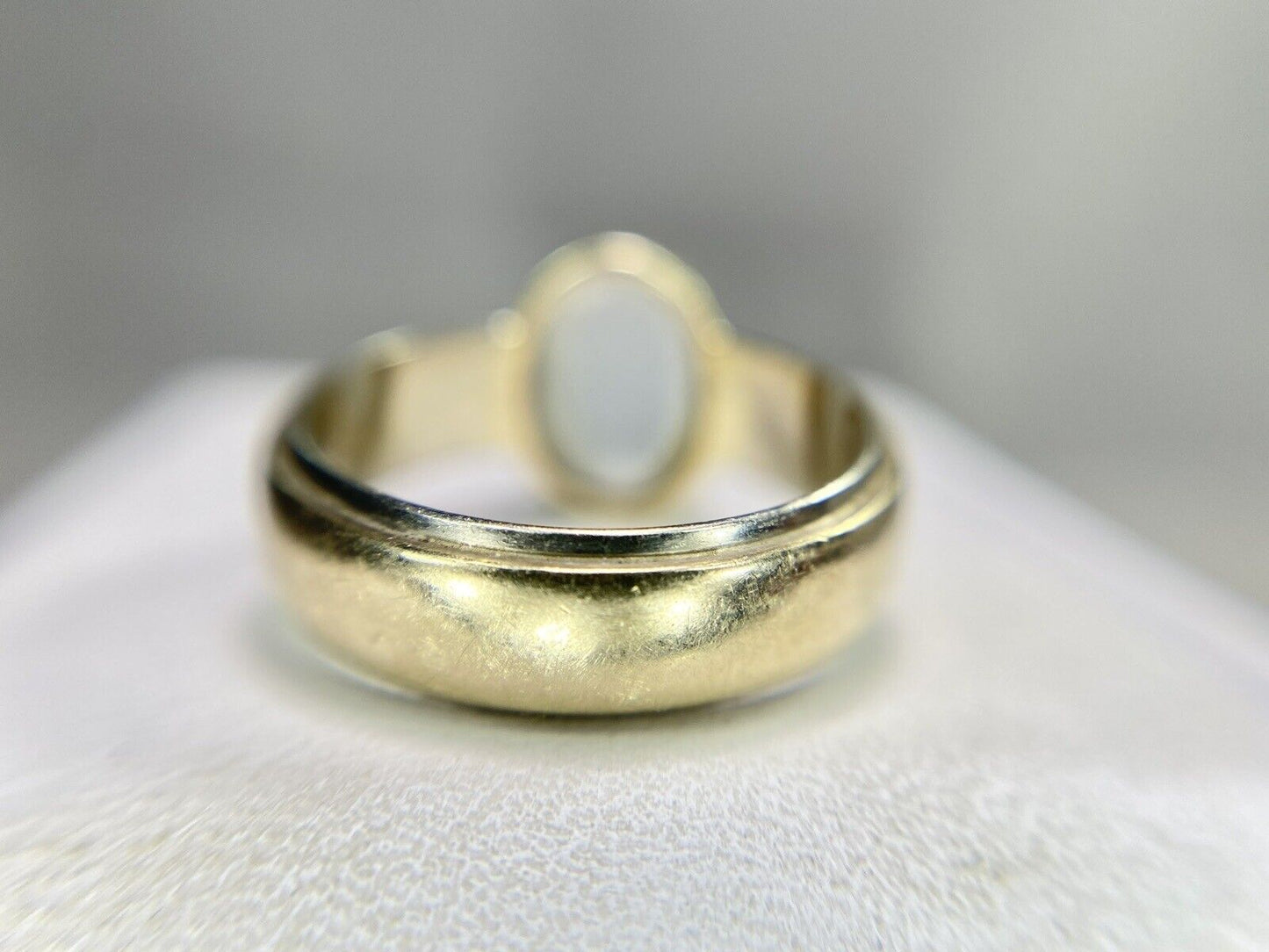 Vintage 14k Yellow Gold Natural Oval Shape Bezel Set Moonstone Ring