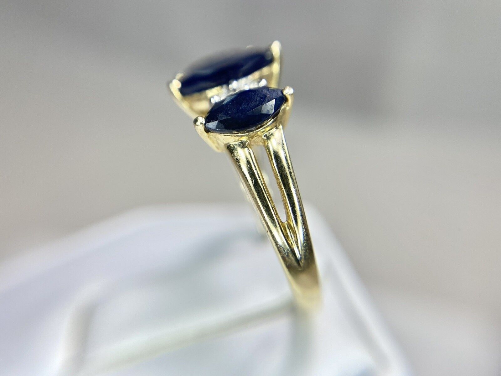 Vintage 14k Yellow Gold Natural Marquise Blue Sapphire Round Diamond Ring