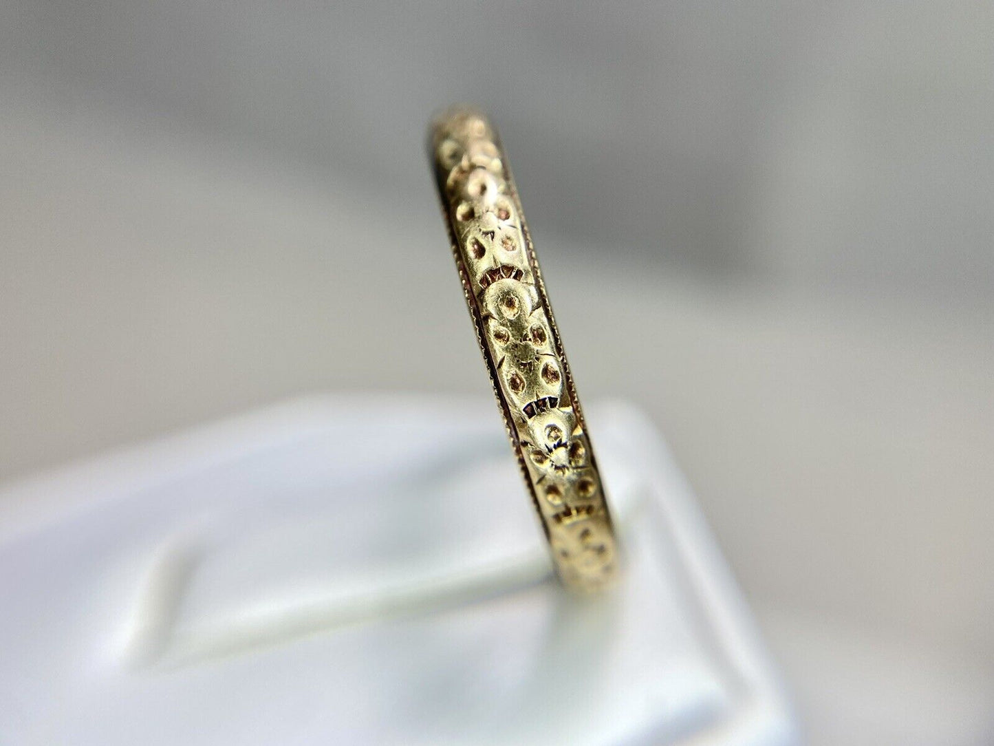 Vintage Art Nouveau 14k Yellow Gold Classic Engraved Flower Wedding Band Ring