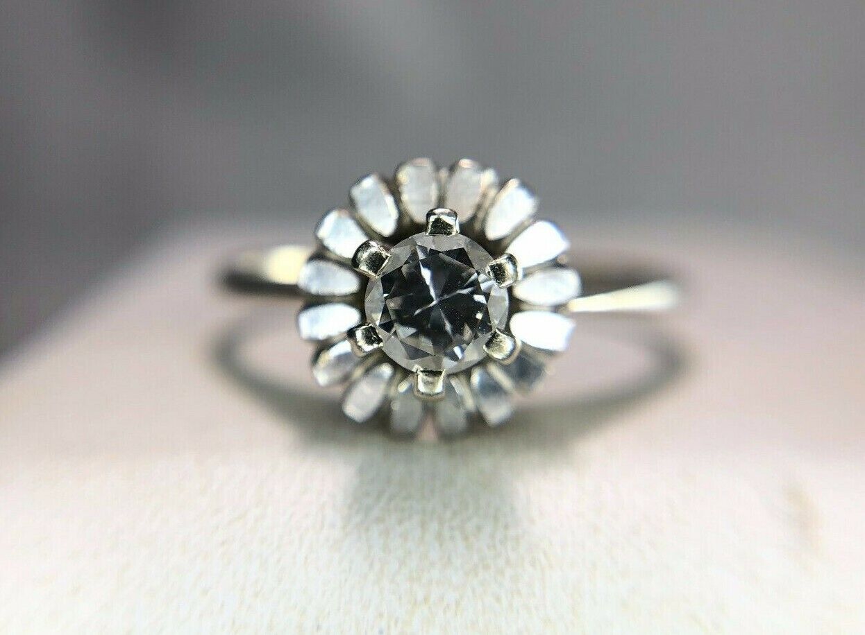 Vintage 18k White Gold Round Diamond Solitaire Engagement Ring 1/4 ct