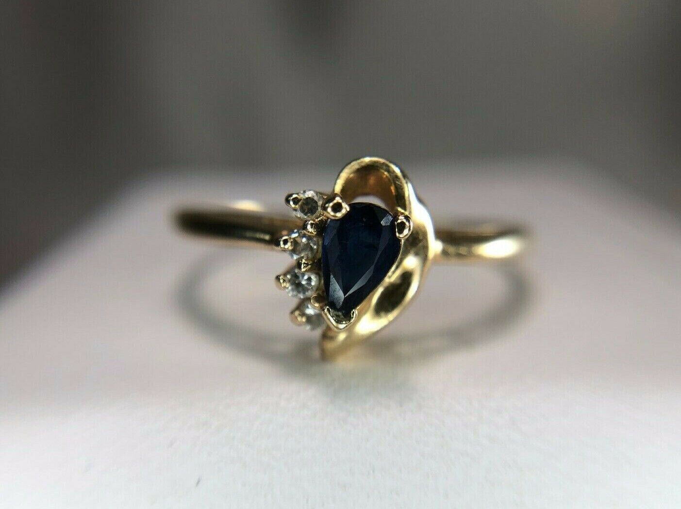 Estate 10k Yellow Gold Pear Shape Blue Sapphire Round Diamond Ring 