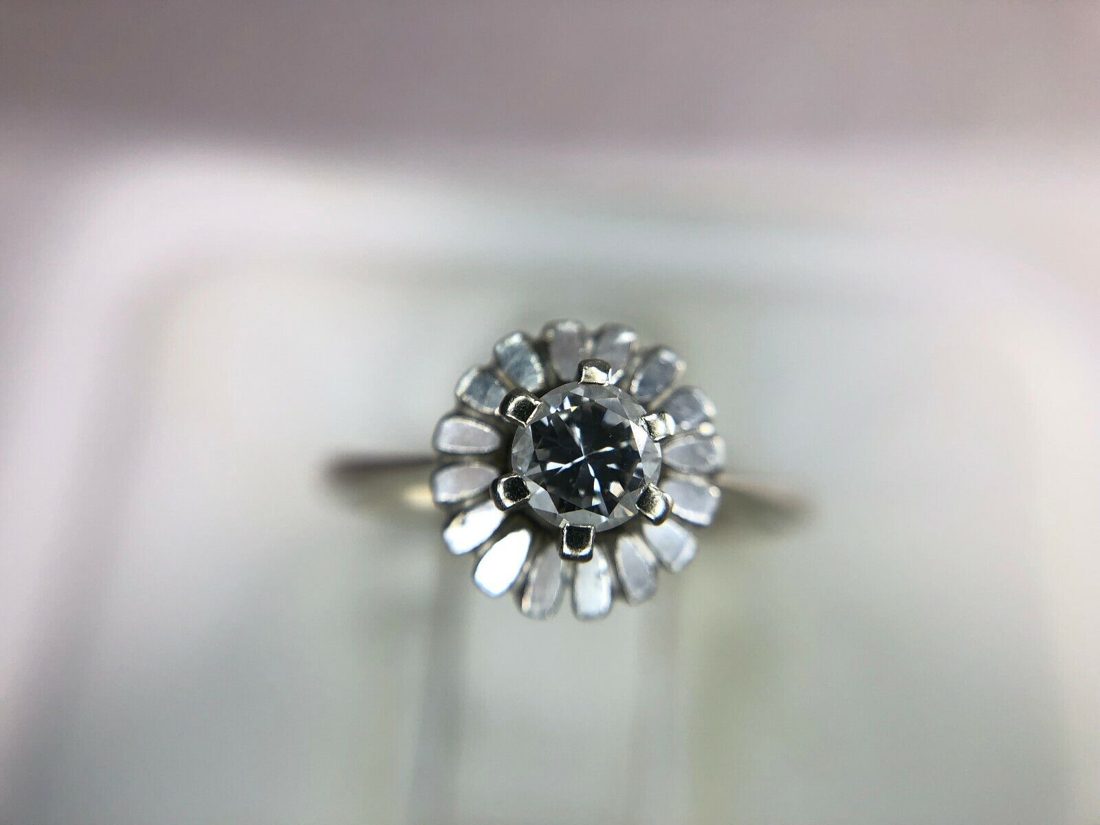 Vintage 18k White Gold Round Diamond Solitaire Engagement Ring 1/4 ct