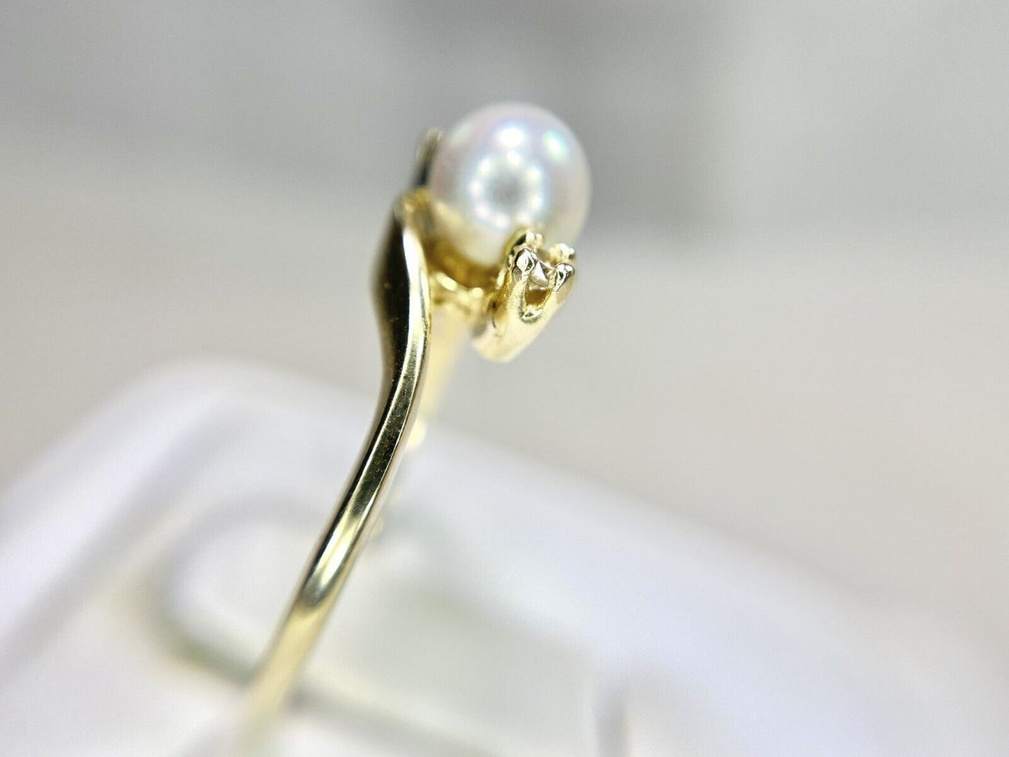 Vintage 14k Yellow Gold Round White Pearl Diamond Bypass Ring