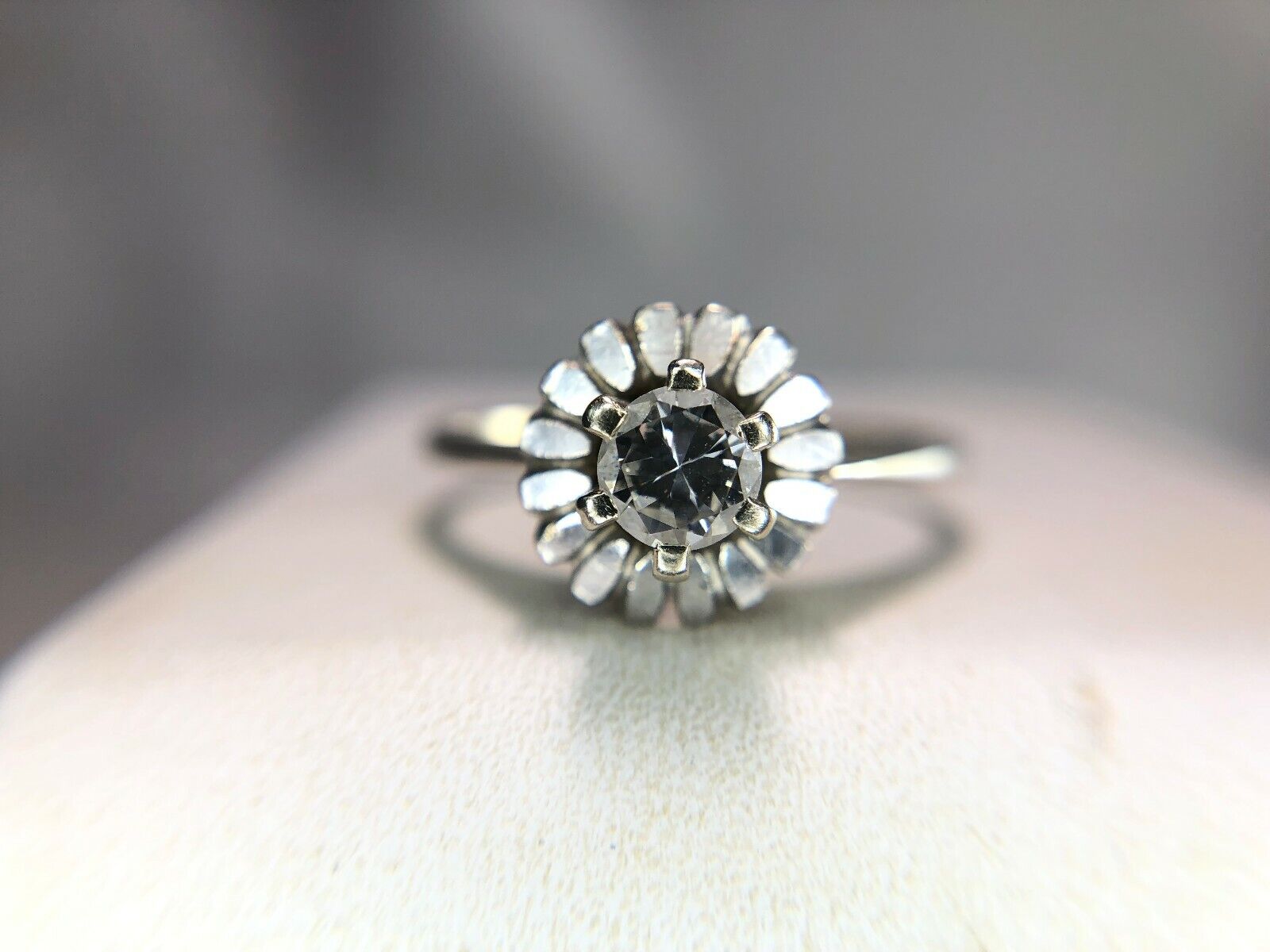 Vintage 18k White Gold Round Diamond Solitaire Engagement Ring 1/4 ct