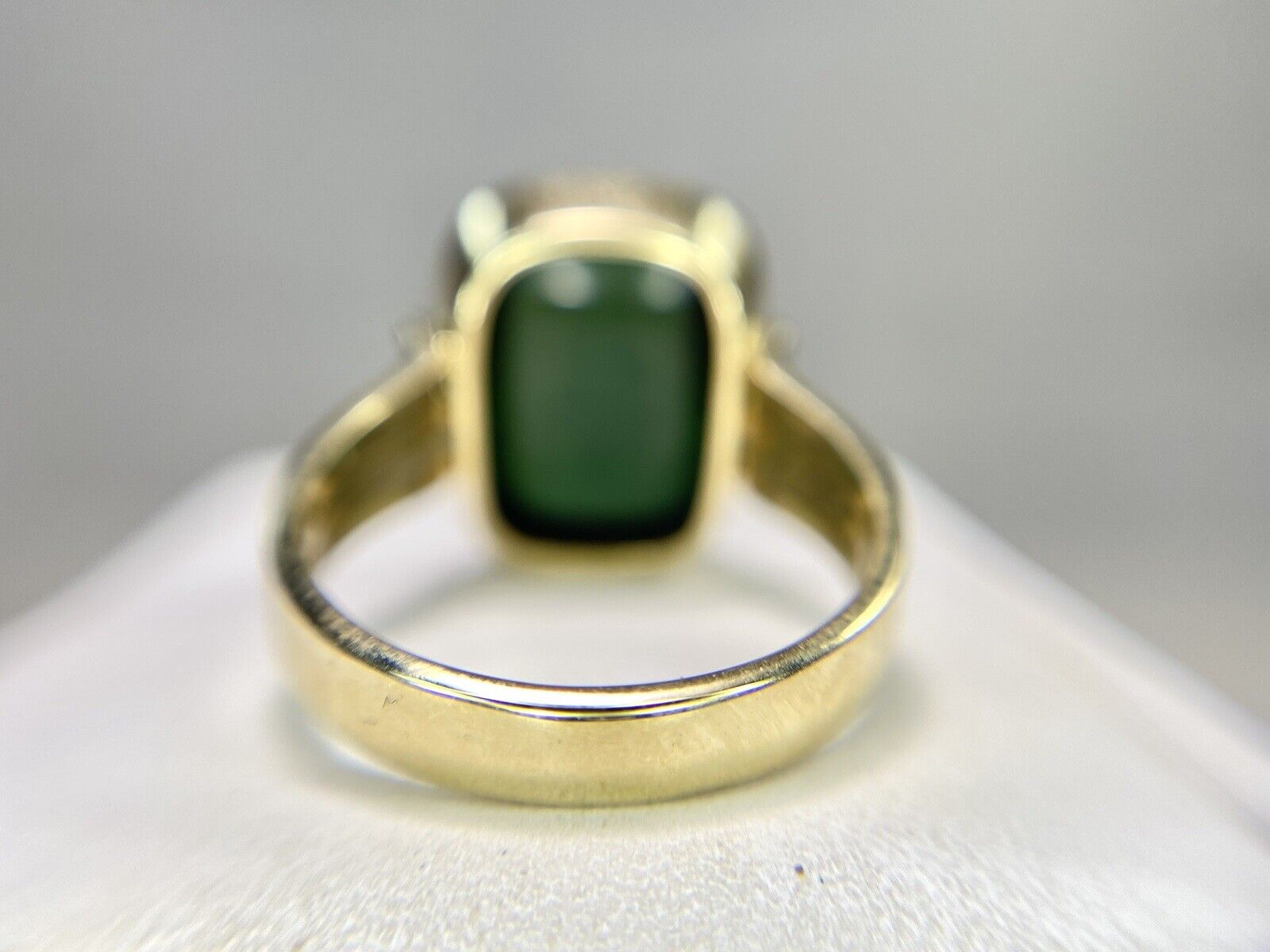 Vintage 18k Yellow Gold Natural Green Tourmaline Cabochon Bezel Set Ring