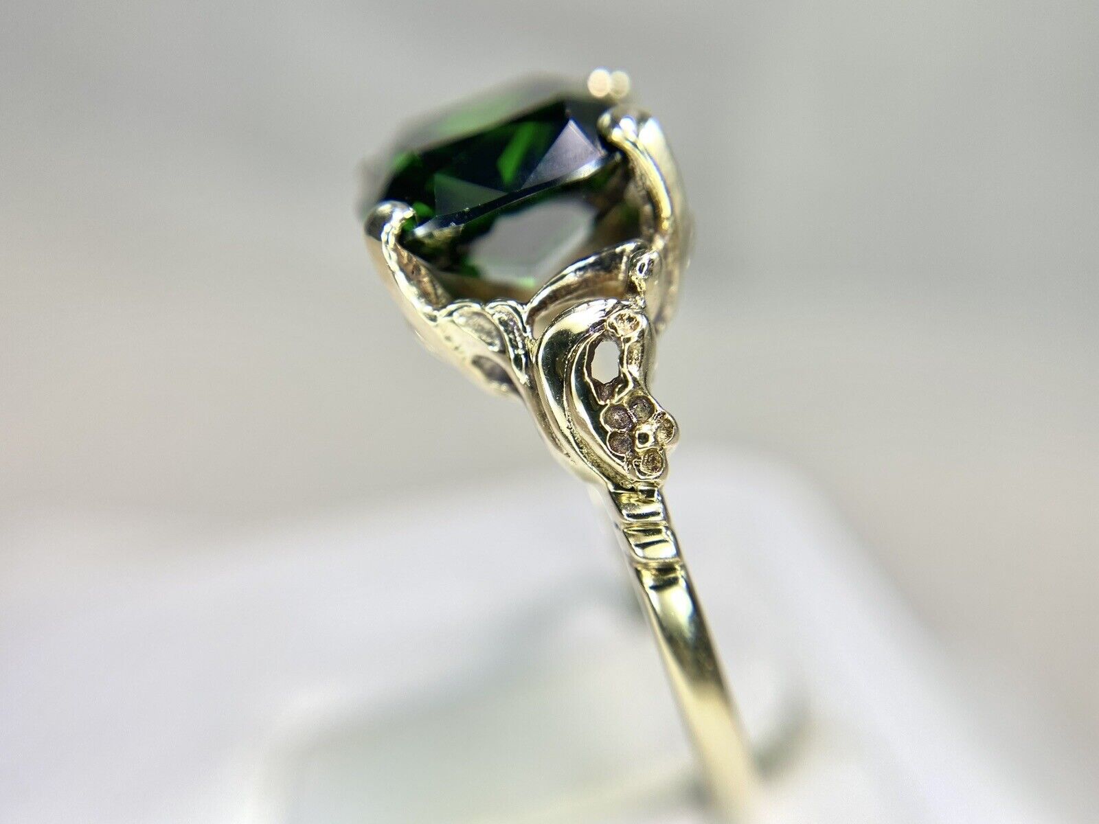 Vintage 10k Yellow Gold Handcrafted Green Tourmaline Solitaire Ring