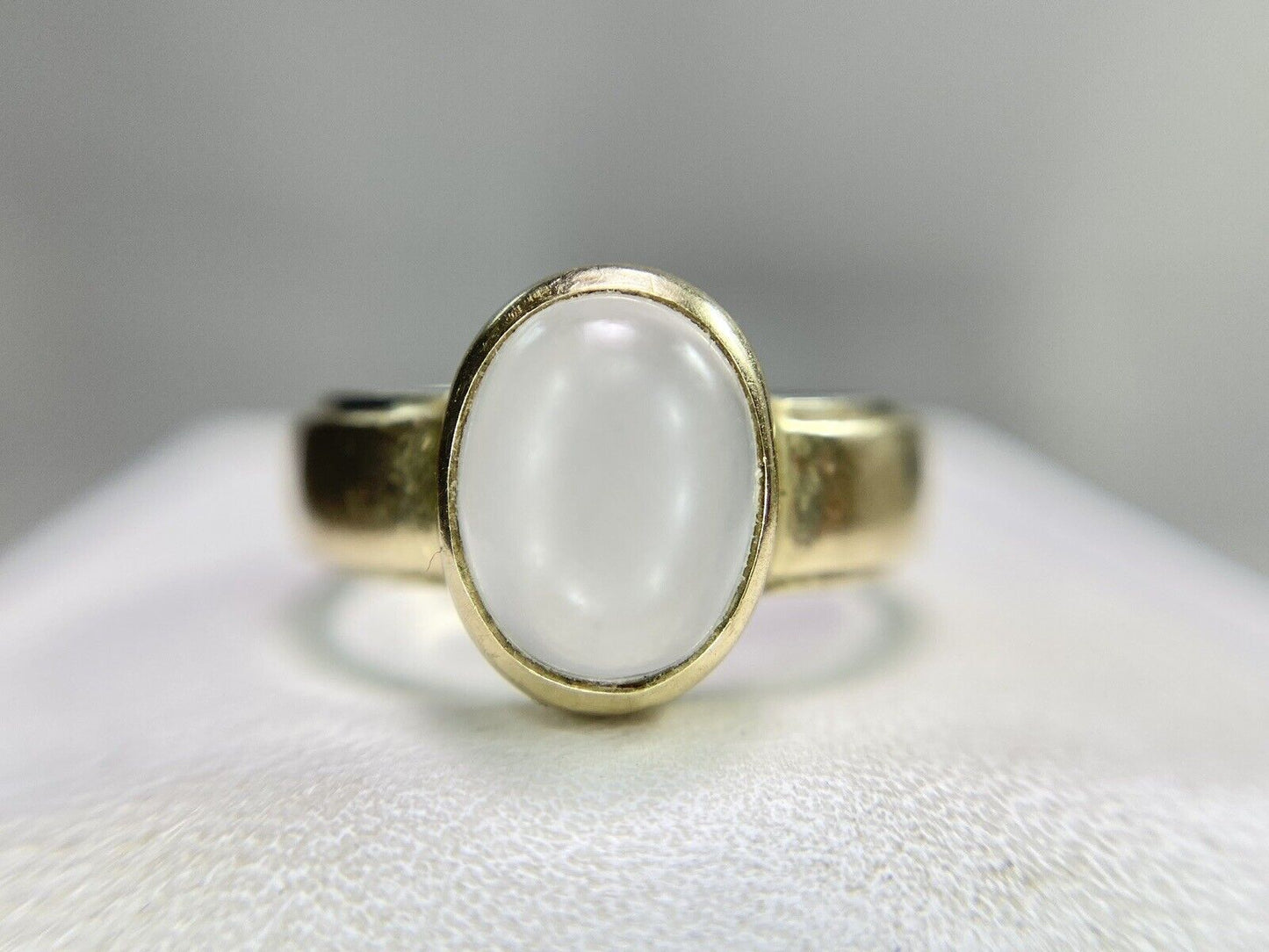 Vintage 14k Yellow Gold Natural Oval Shape Bezel Set Moonstone Ring