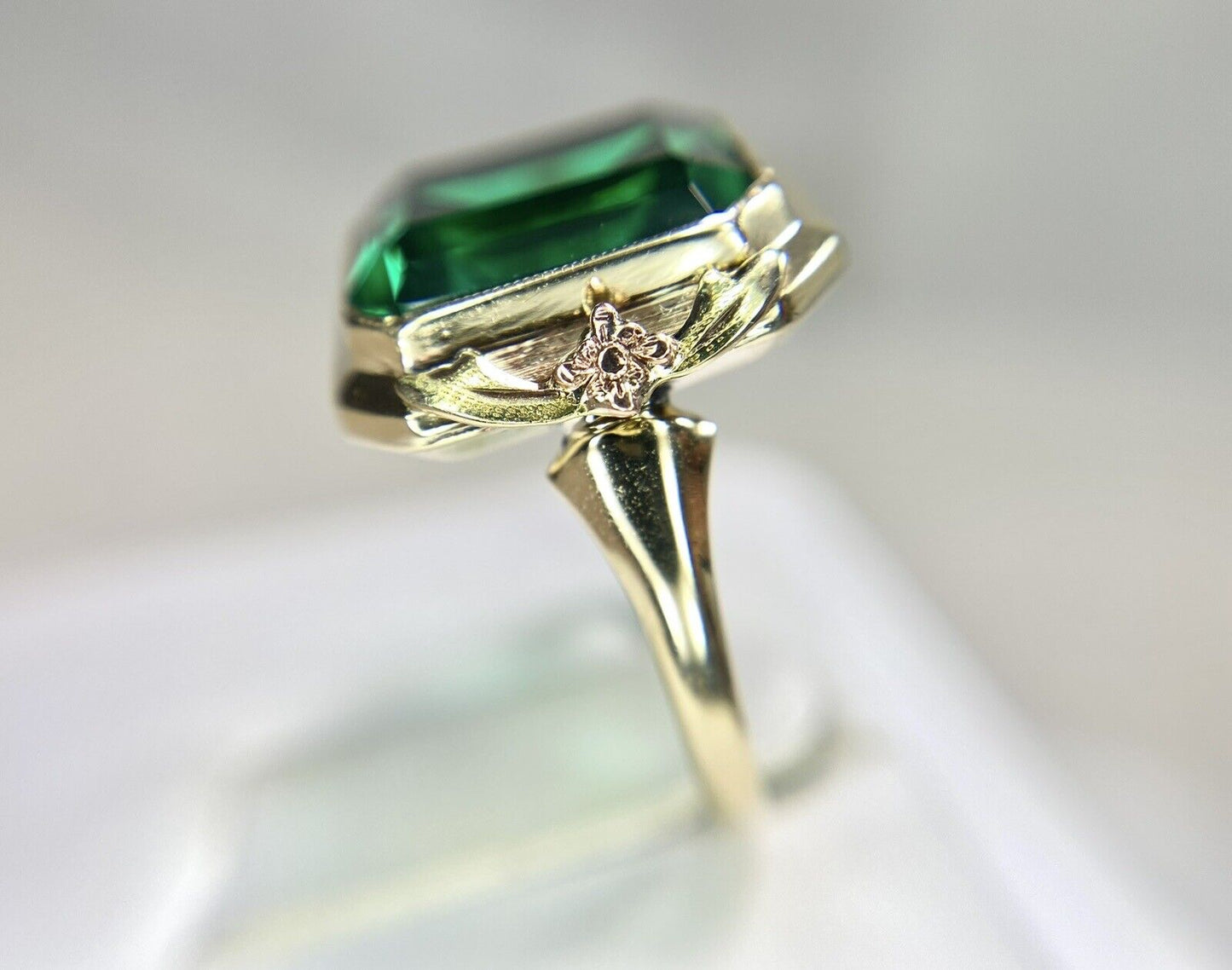 Vintage Art Deco 14k Yellow Gold Handcrafted Green Emerald Bezel Set Ring