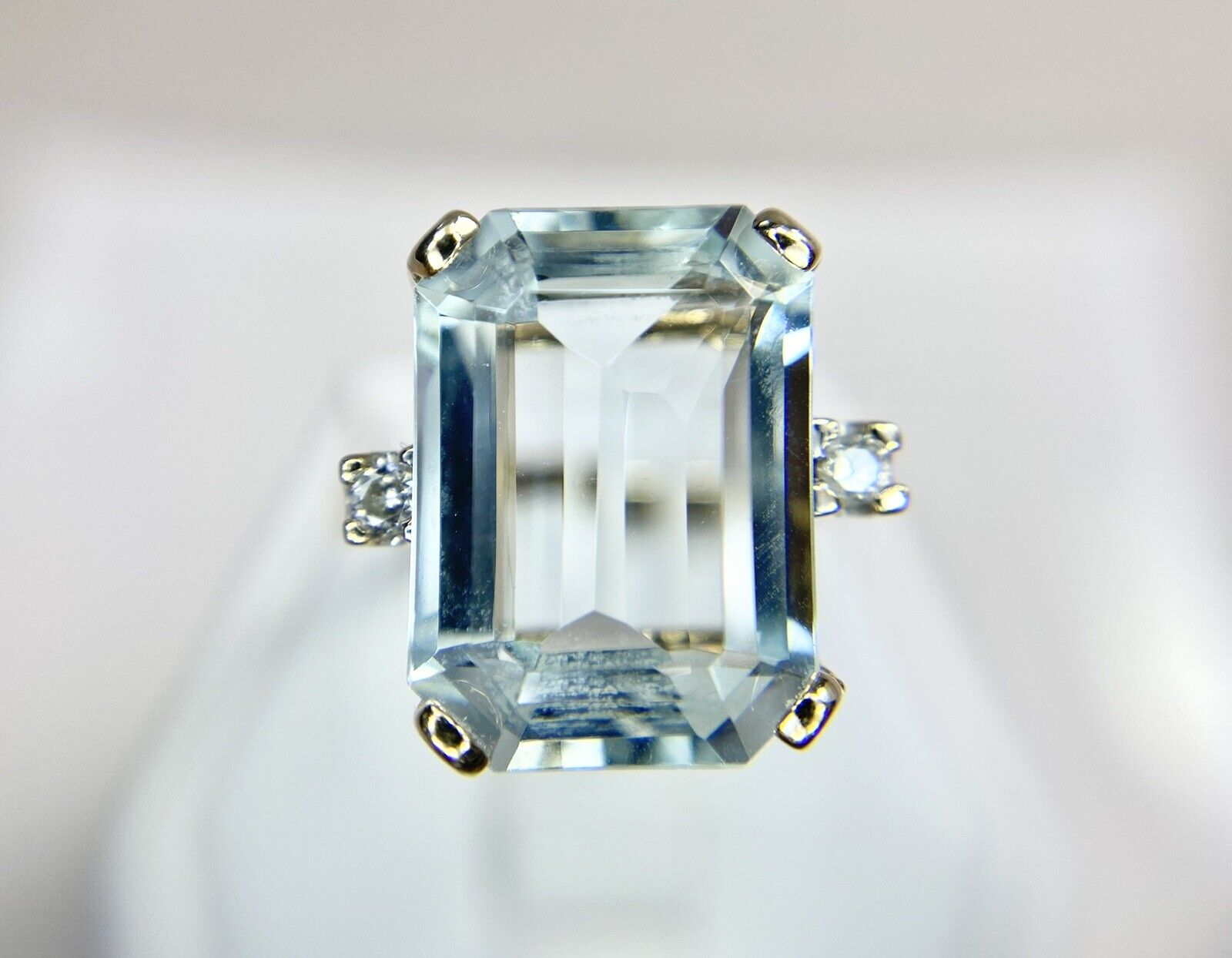 Vintage 10k Yellow Gold Emerald Cut Aquamarine Round Diamond Ring