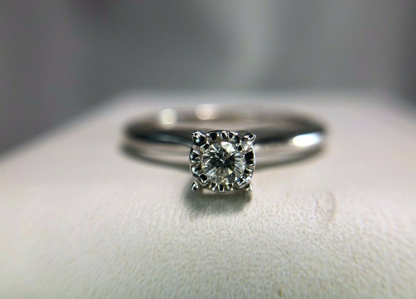 Estate 14k White Gold Round Brilliant Diamond Illusion Set Engagement Ring