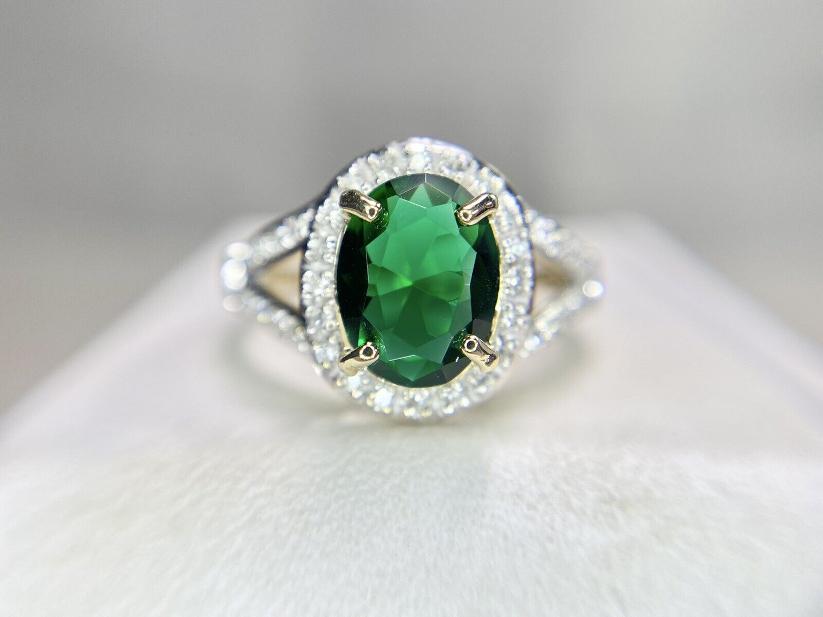 Vintage 14k Yellow Gold Oval Shape Green Garnet Round Diamond Halo Ring