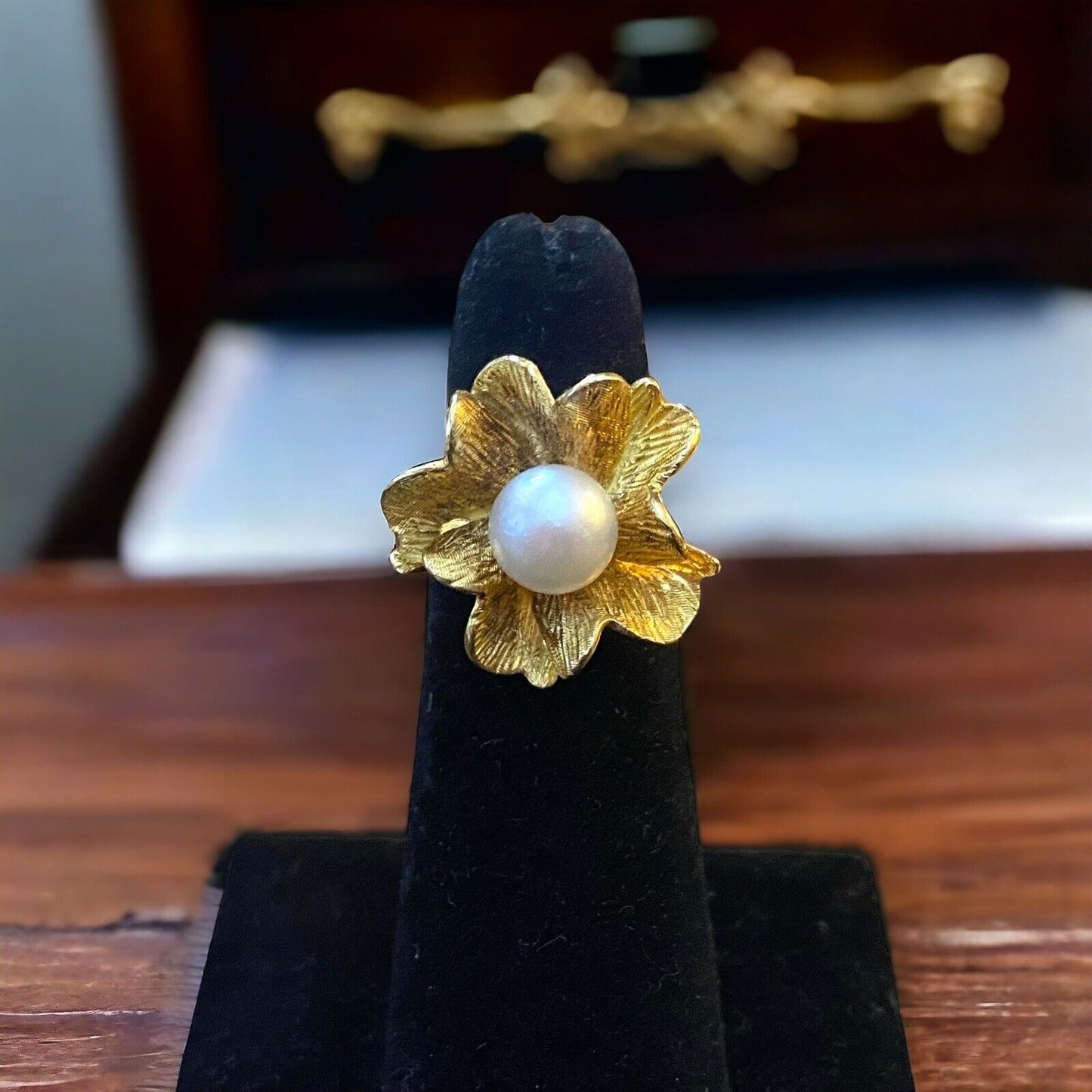 Vintage 18k Yellow Gold Round White Cultured Pearl Flower Cocktail Ring