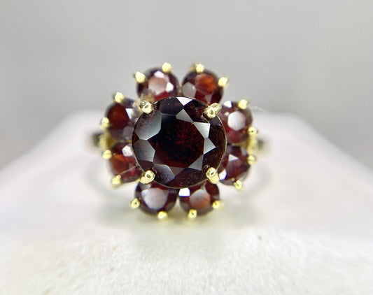 Vintage 18k Yellow Gold Natural Rhodolite Garnet Flower Shape Cocktail Ring