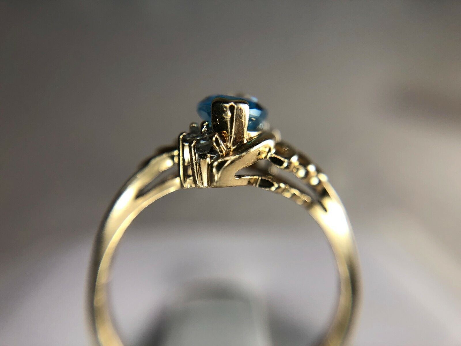 Vintage 14k Yellow Gold Marquise Blue Topaz Round Diamond Ring