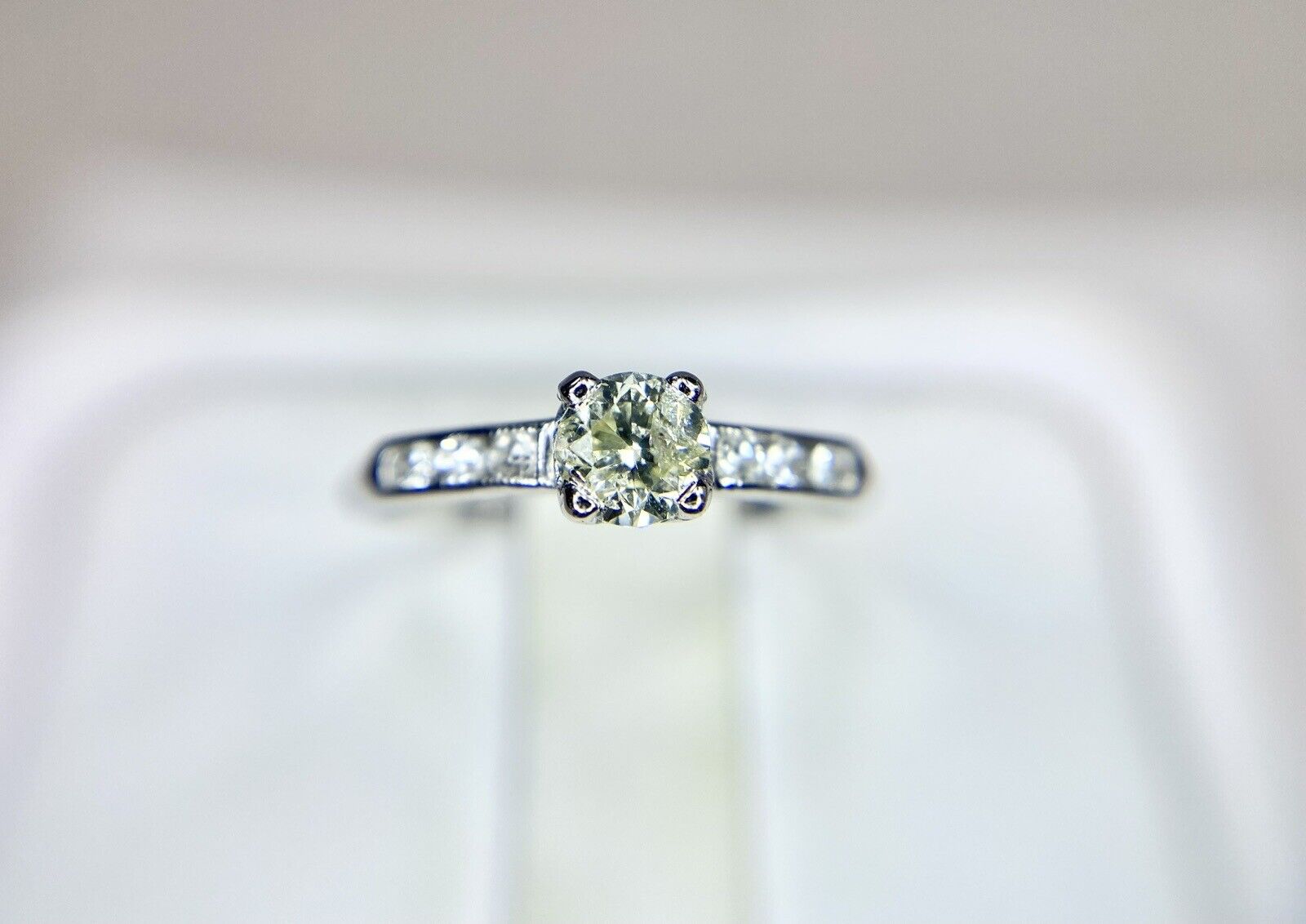 Vintage Art Deco 18k White Gold Natural Round Diamond Engagement Ring