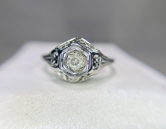 Vintage Art Deco 18k White Gold Natural Round Diamond Small Filigree Ring