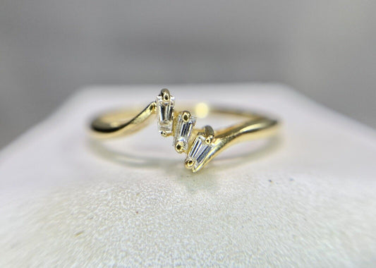 Vintage 14k Yellow Gold Natural Baguette Cut Diamond Bypass Ring