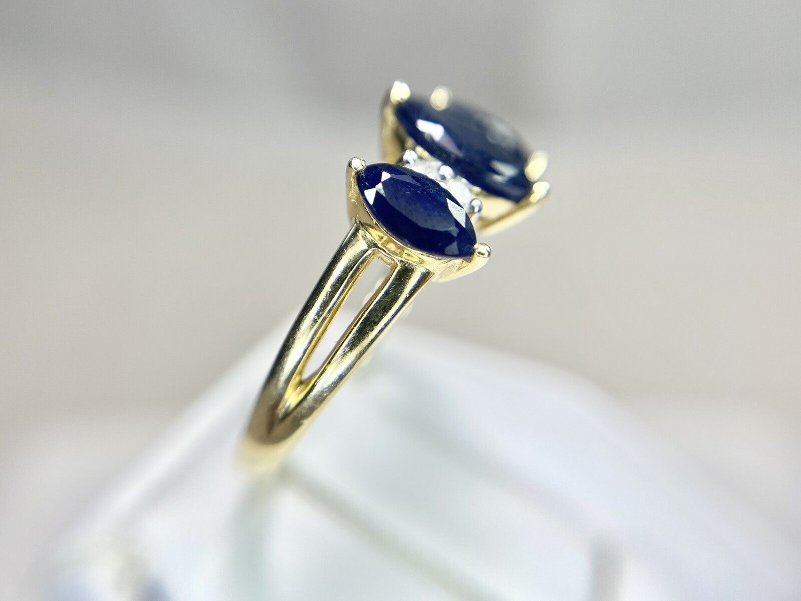 Vintage 14k Yellow Gold Natural Marquise Blue Sapphire Round Diamond Ring