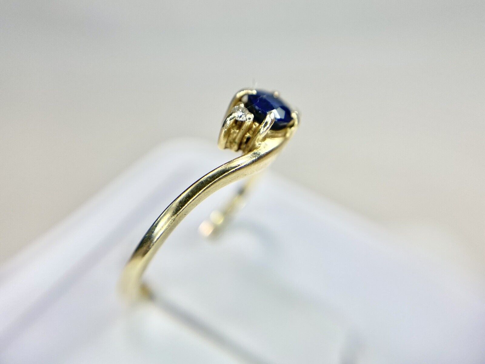 Vintage 14k Yellow Gold Natural Round Blue Sapphire Diamond Small Bypass Ring