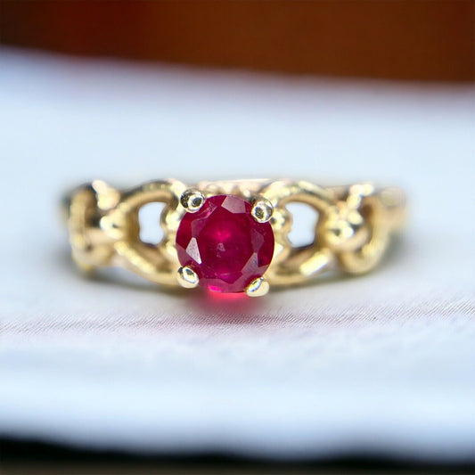 Vintage Retro 14k Yellow Gold Natural Round Red Ruby Small Solitaire Ring