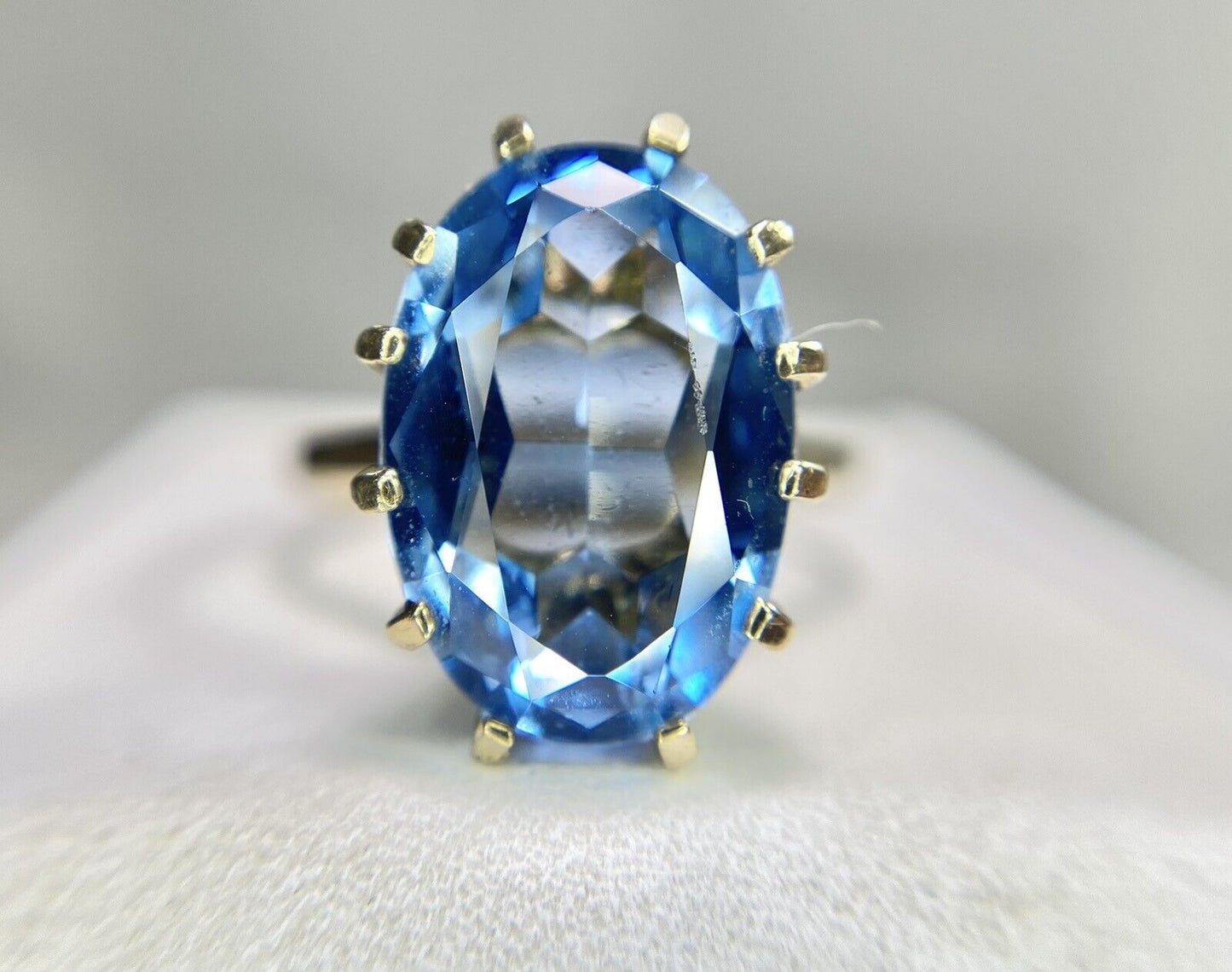 Vintage 14k Yellow Gold Oval Shape Blue Topaz  Solitaire Big Cocktail Ring