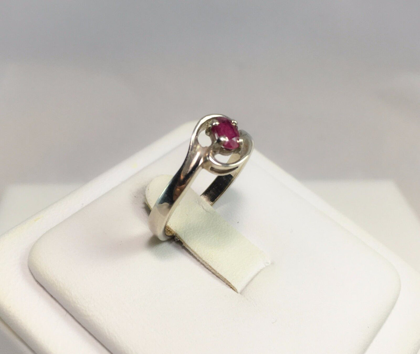 Estate 10k White Gold Oval Shape Pink Tourmaline Small Solitaire Ring 1/4 Ct