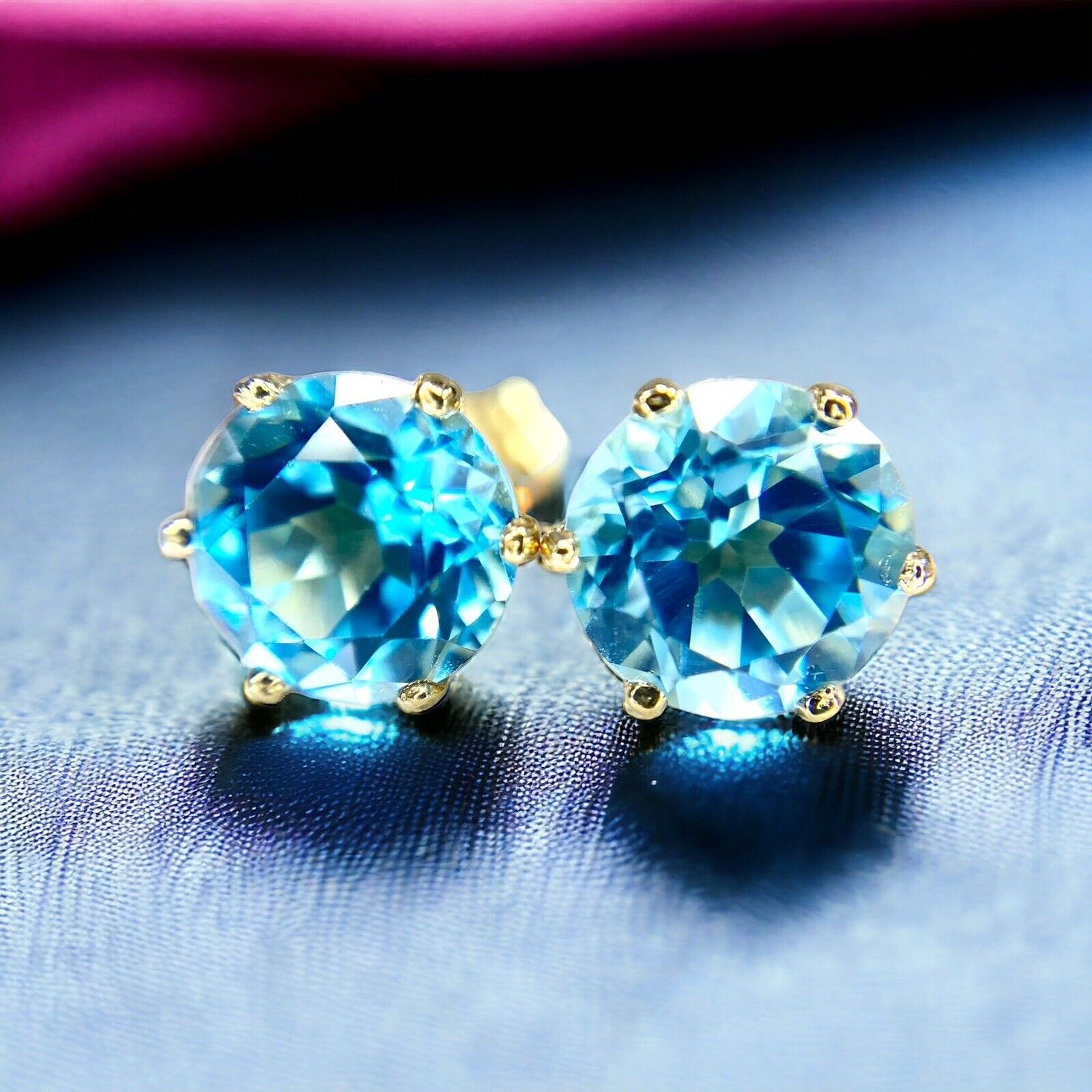 Vintage 14k Yellow Gold Natural Round Blue Topaz Stud Earrings