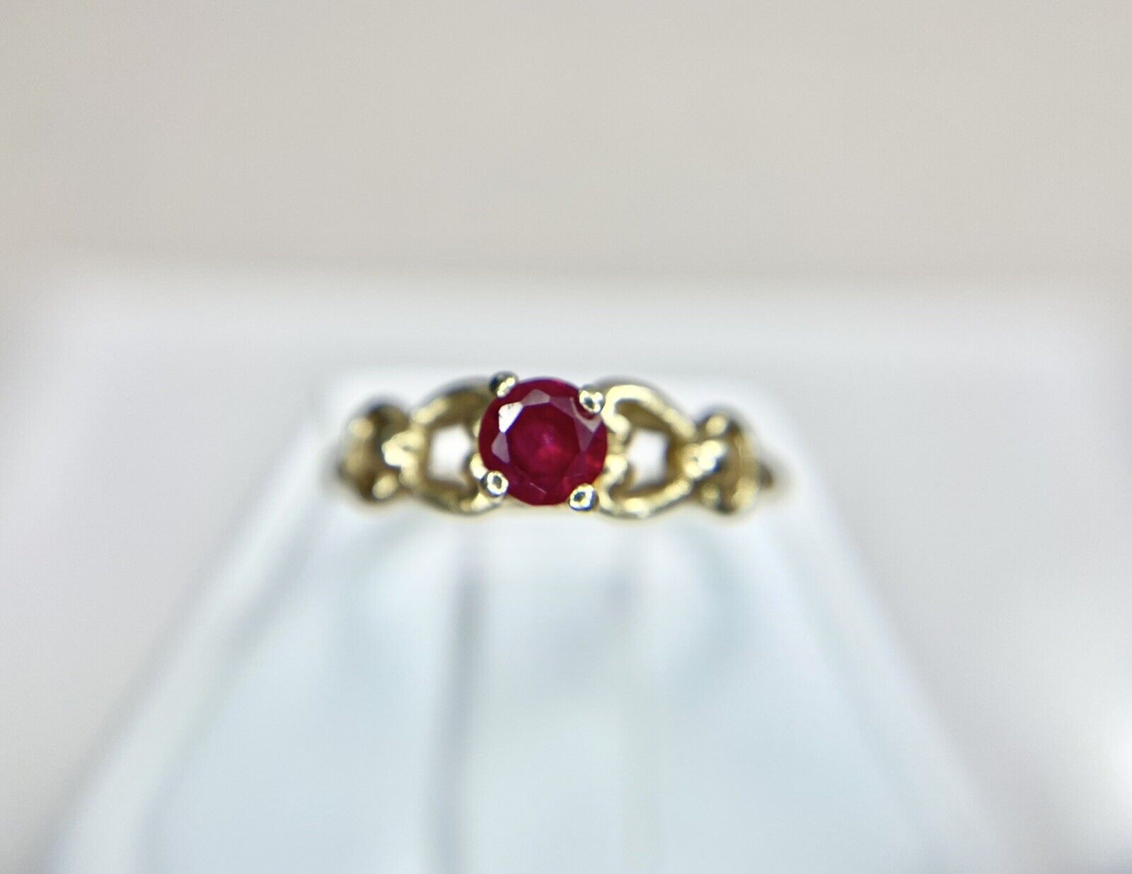 Vintage Retro 14k Yellow Gold Natural Round Red Ruby Small Solitaire Ring