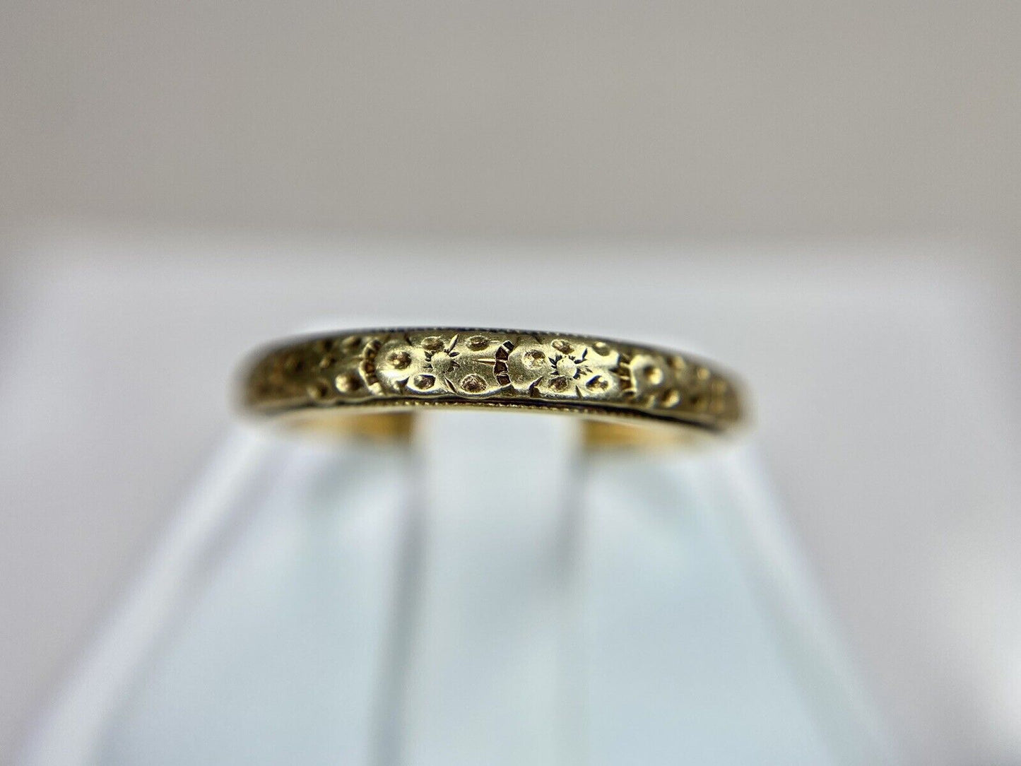 Vintage Art Nouveau 14k Yellow Gold Classic Engraved Flower Wedding Band Ring