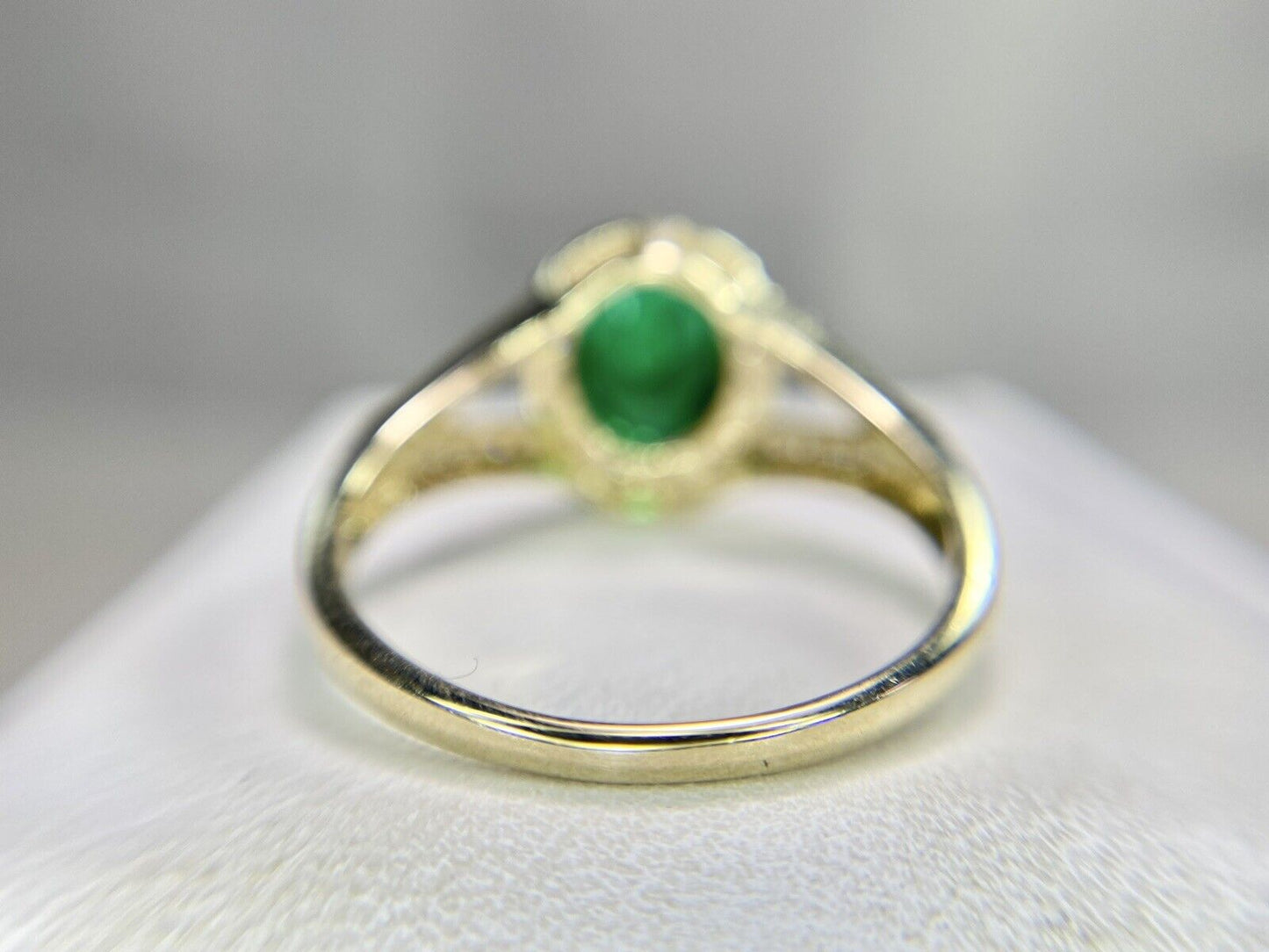 Vintage 14k Yellow Gold Oval Shape Green Garnet Round Diamond Halo Ring