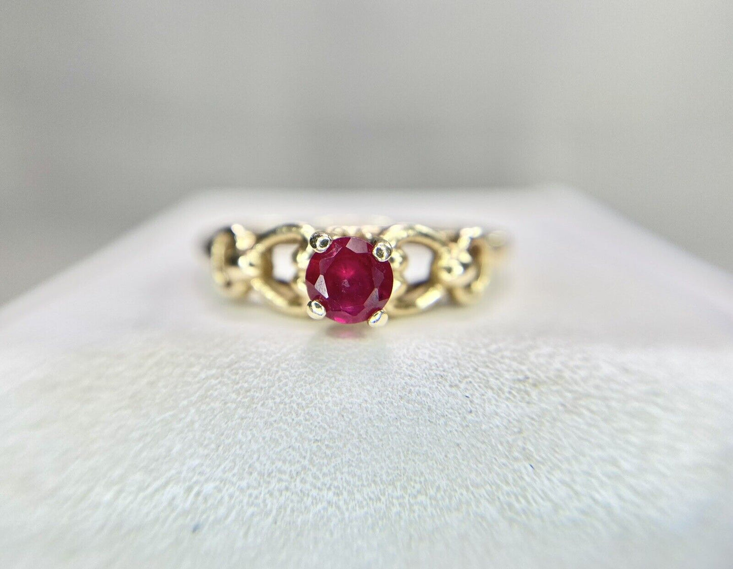 Vintage Retro 14k Yellow Gold Natural Round Red Ruby Small Solitaire Ring